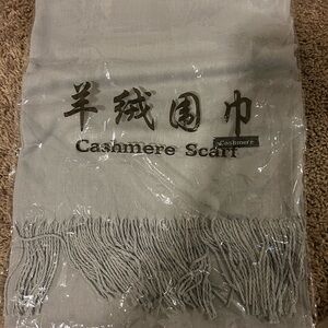 Cashmere gray scarf